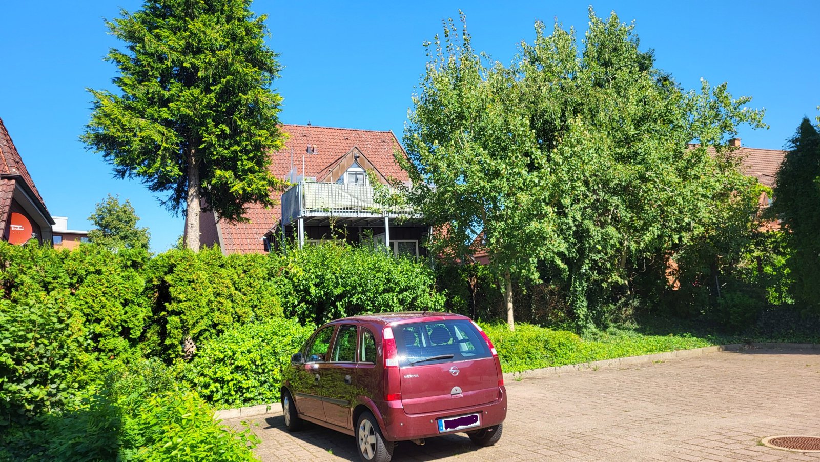 Haus von hinten mit Balkons