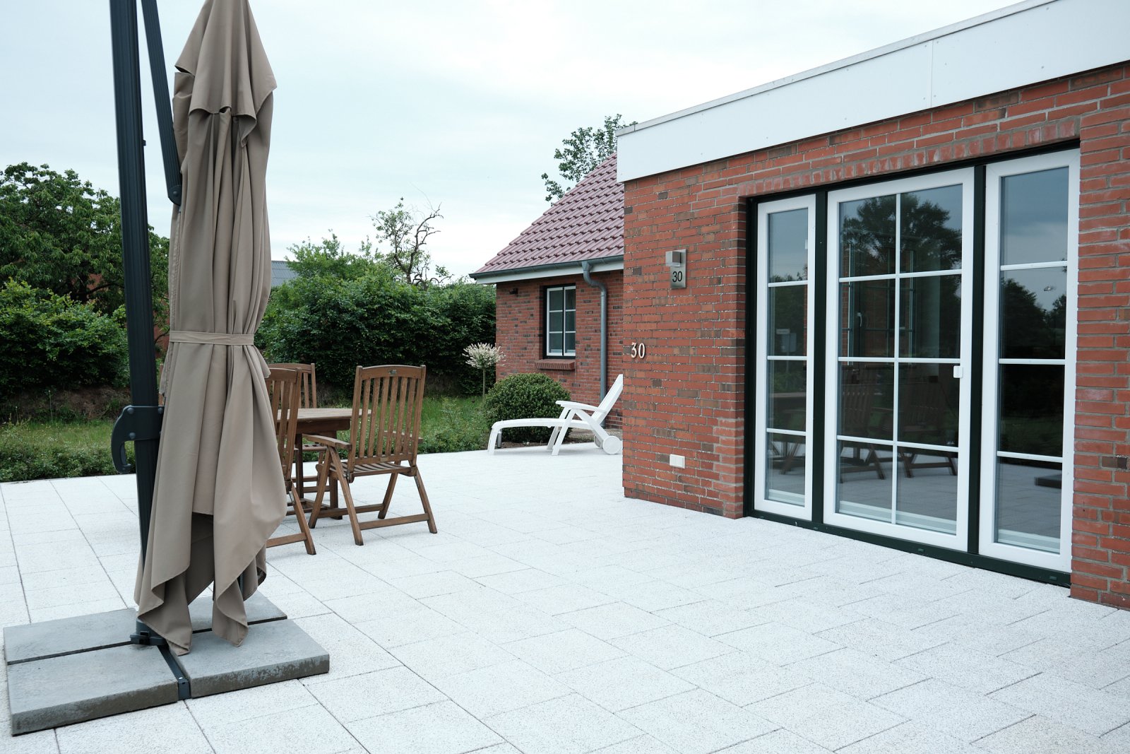 Terrasse ca. 70 m² vom Wohnhaus