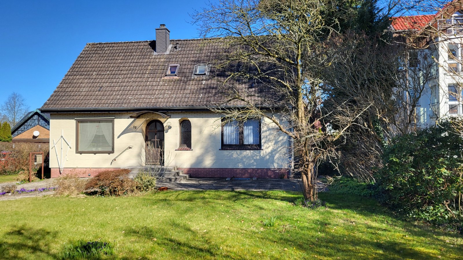 Einfamilienhaus mit großem Grundstück in zentraler Lage von Kaltenkirchen Einfamilienhaus mit großem Grundstück in zentraler Lage von Kaltenkirchen